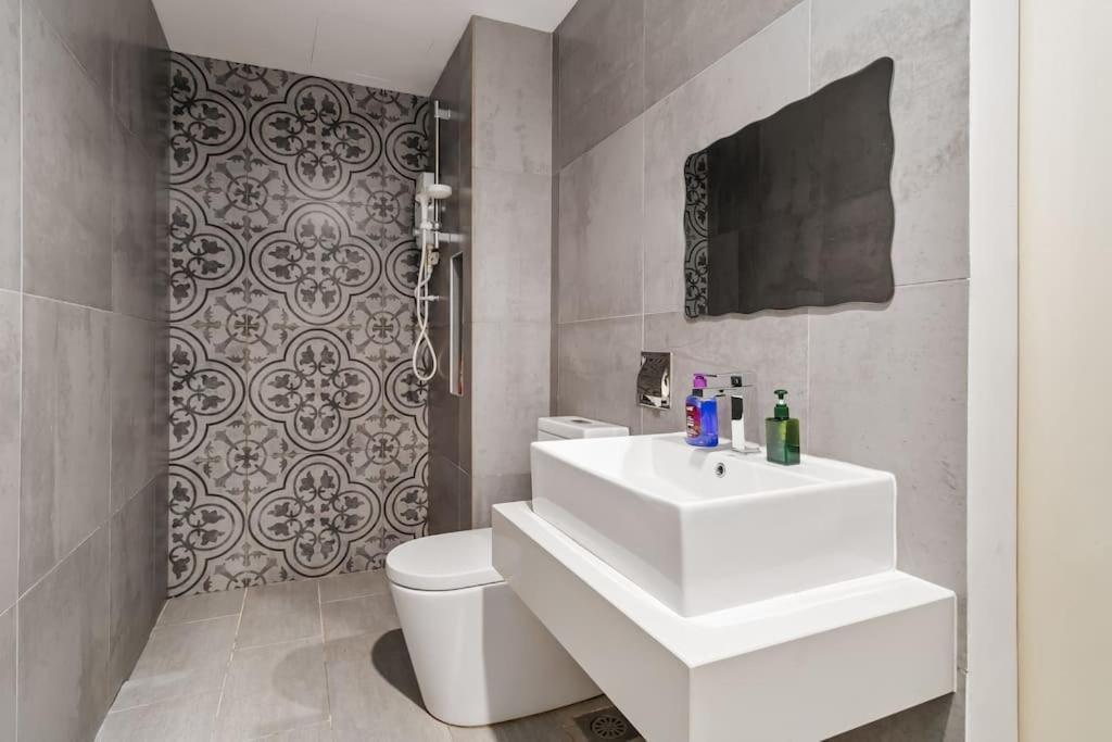 Arte Mont Kiara Netflix Muji-muji 3rooms 6pax * Kuala Lumpur