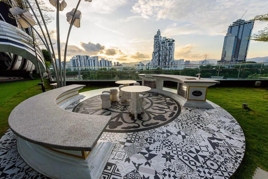Pangsapuri Arte Mont Kiara Netflix Muji-muji 3rooms 6pax Kuala Lumpur