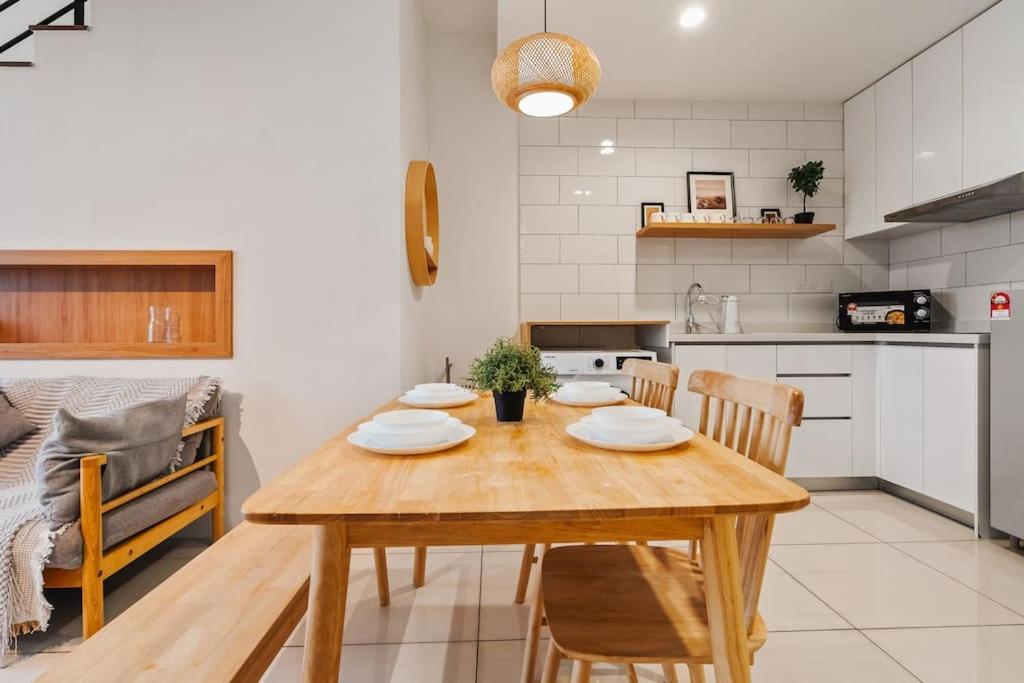 Apartment Arte Mont Kiara Netflix Muji-muji 3rooms 6pax