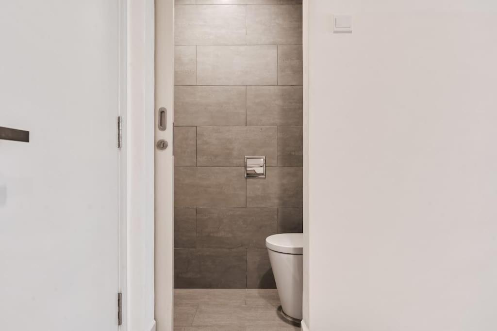 Arte Mont Kiara Netflix Muji-muji 3rooms 6pax Kuala Lumpur